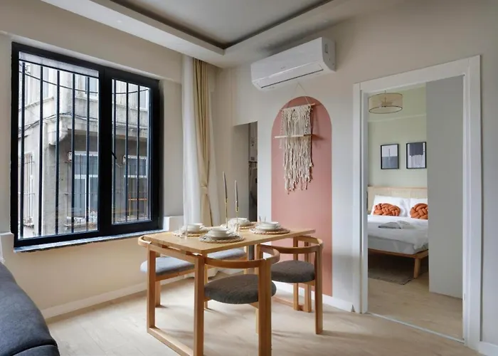 By Abraham Galata Apartmán