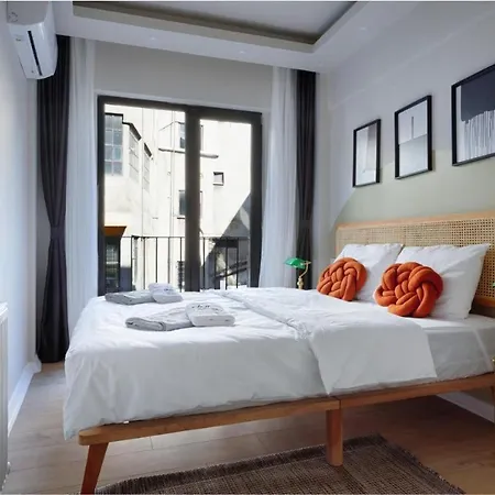 By Abraham Galata Estambul