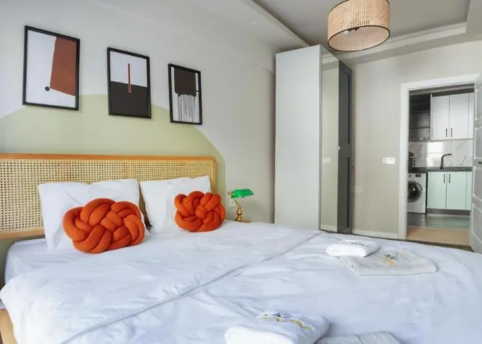 By Abraham Galata * イスタンブール