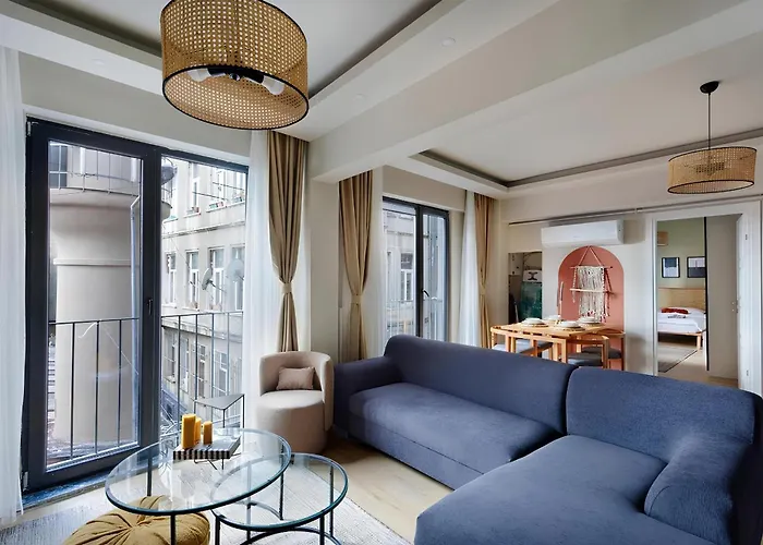 By Abraham Galata * イスタンブール