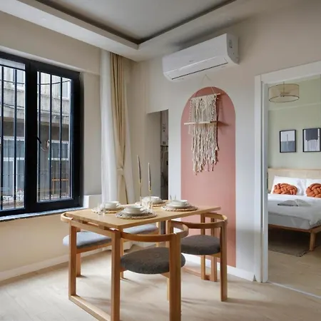 By Abraham Galata Apartmán