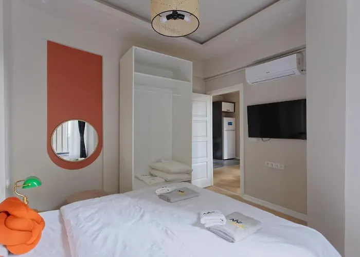 Apartment By Abraham Galata